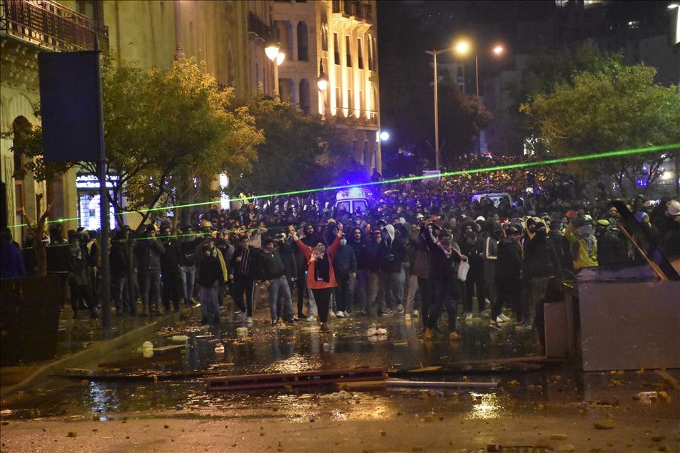 مواجهات بين قوى الأمن ومحتجين وسط بيروت