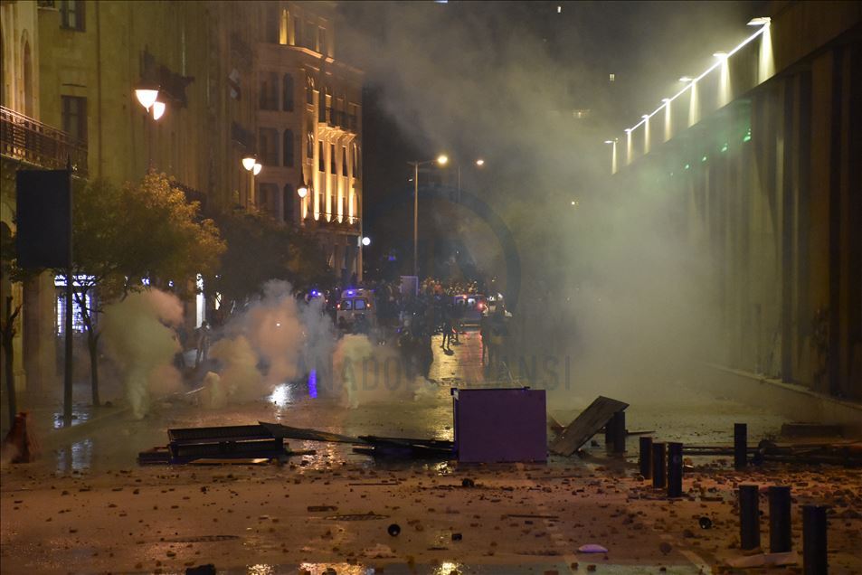 مواجهات بين قوى الأمن ومحتجين وسط بيروت