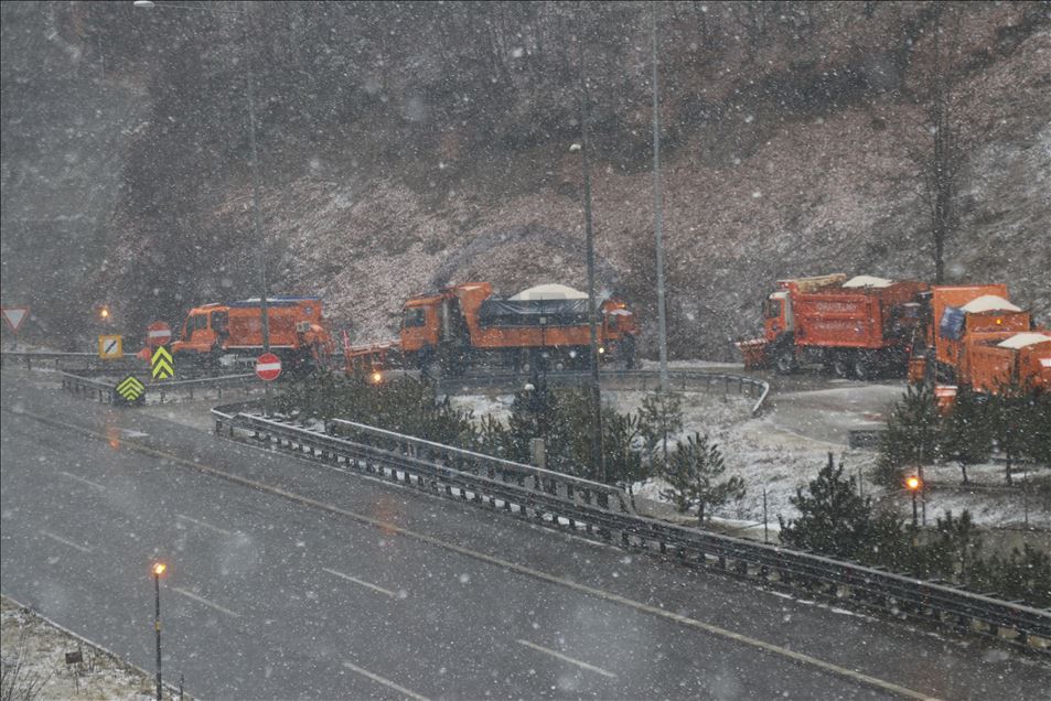 Bolu Dağı'nda kar yağışı başladı