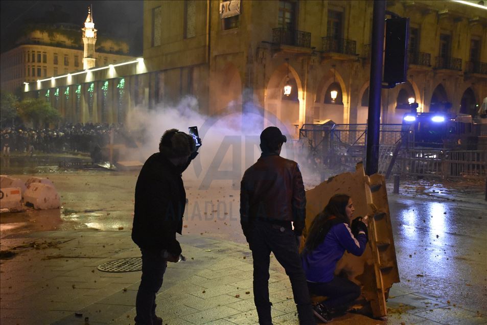 مواجهات بين قوى الأمن ومحتجين وسط بيروت