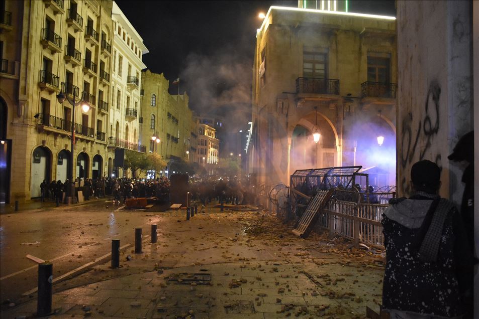 مواجهات بين قوى الأمن ومحتجين وسط بيروت