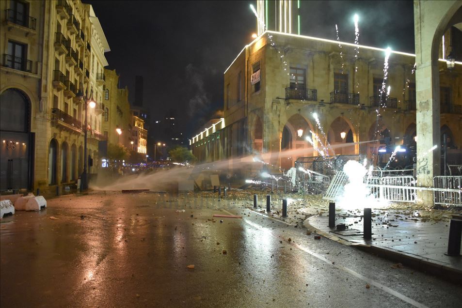 مواجهات بين قوى الأمن ومحتجين وسط بيروت