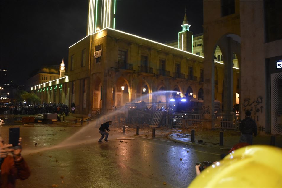 مواجهات بين قوى الأمن ومحتجين وسط بيروت