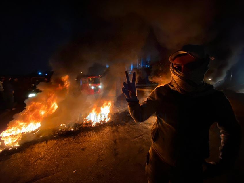 العراق.. محتجون يقطعون طريقا في العاصمة بغداد