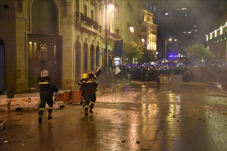 مواجهات بين قوى الأمن ومحتجين وسط بيروت