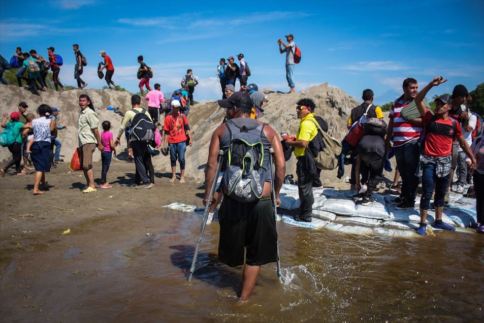 Migrantes en la frontera entre Guatemala y México