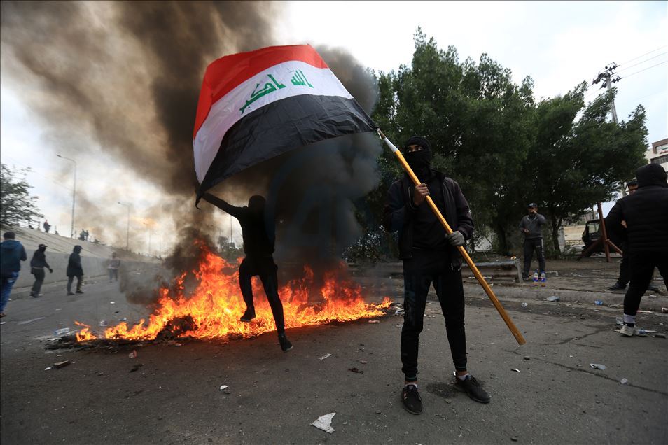 Irak'ta göstericilerin yol kapatma eylemi devam ediyor
