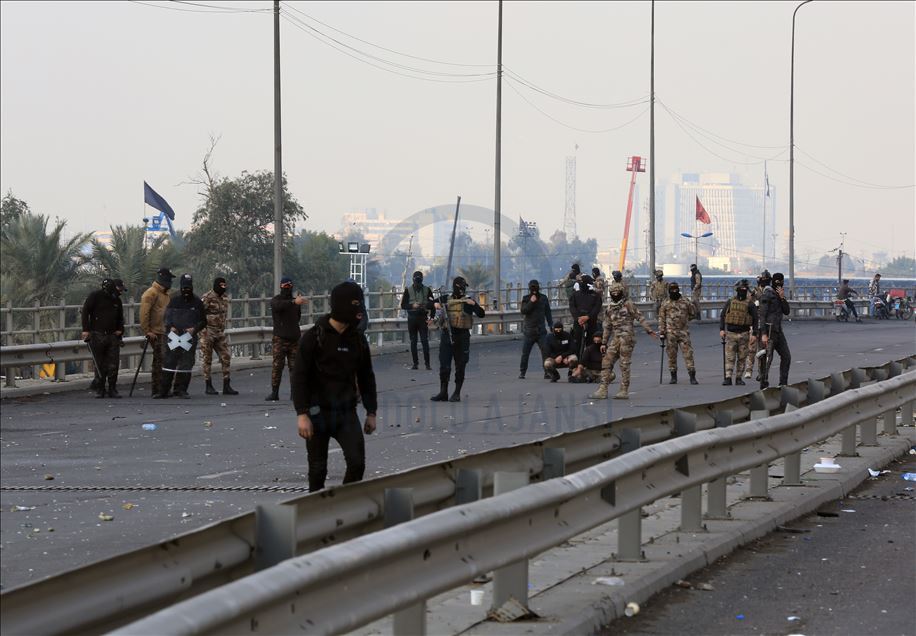 Irak'ta göstericilerin yol kapatma eylemi devam ediyor

