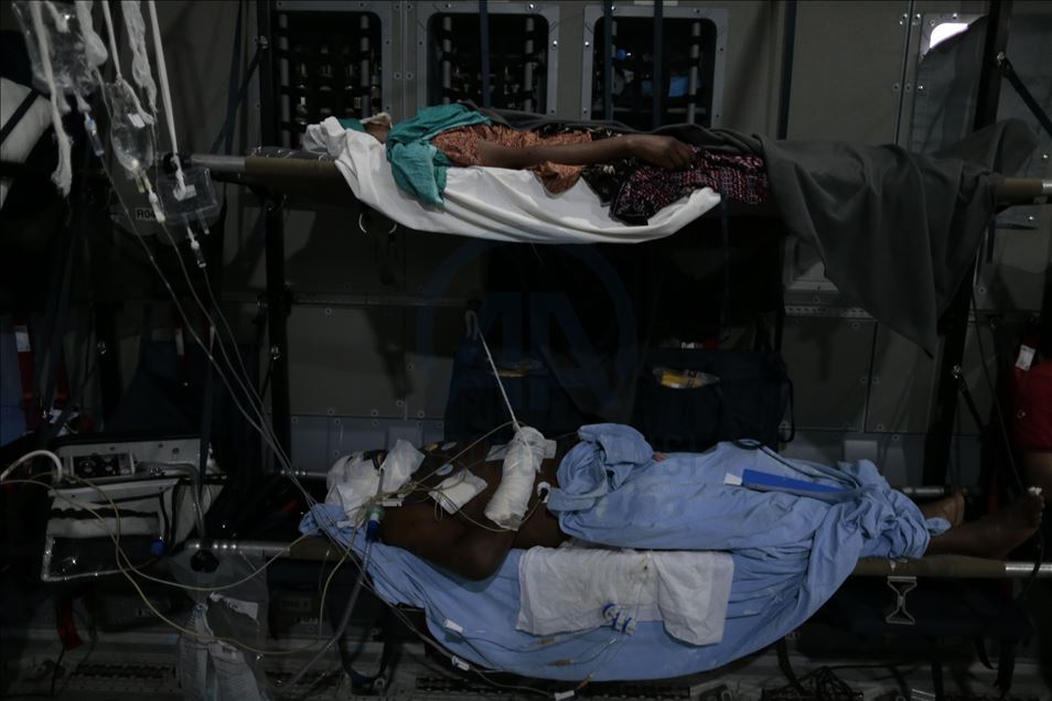 Somali'deki bombalı saldırıda yaralananlar Türkiye'ye getirildi
