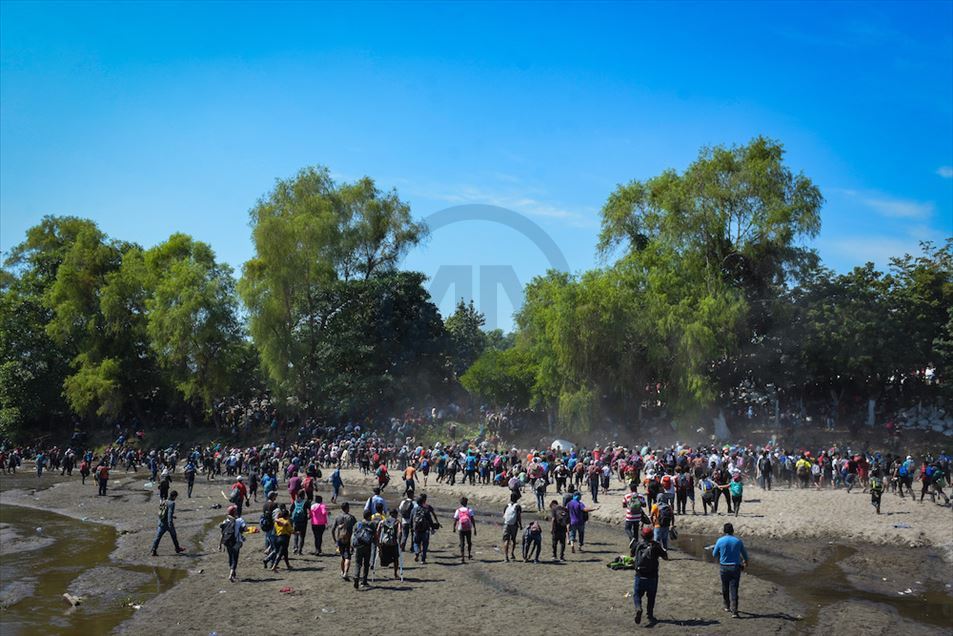 Migrantes en la frontera entre Guatemala y México
