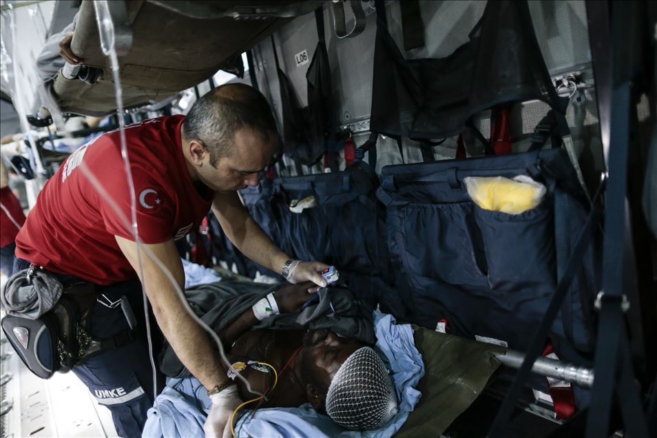 Somali'deki bombalı saldırıda yaralananlar Türkiye'ye getirildi
