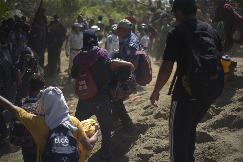 Migrants wait at Guatemala - Mexico border
