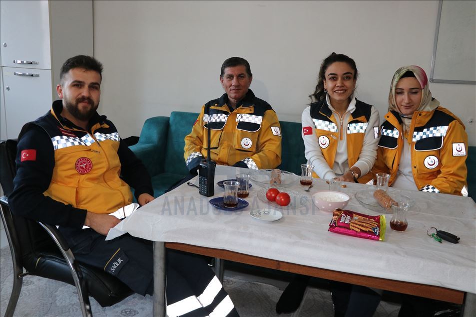 Batman'da 7 saat süren karla mücadelenin ardından hastaya ulaşıldı