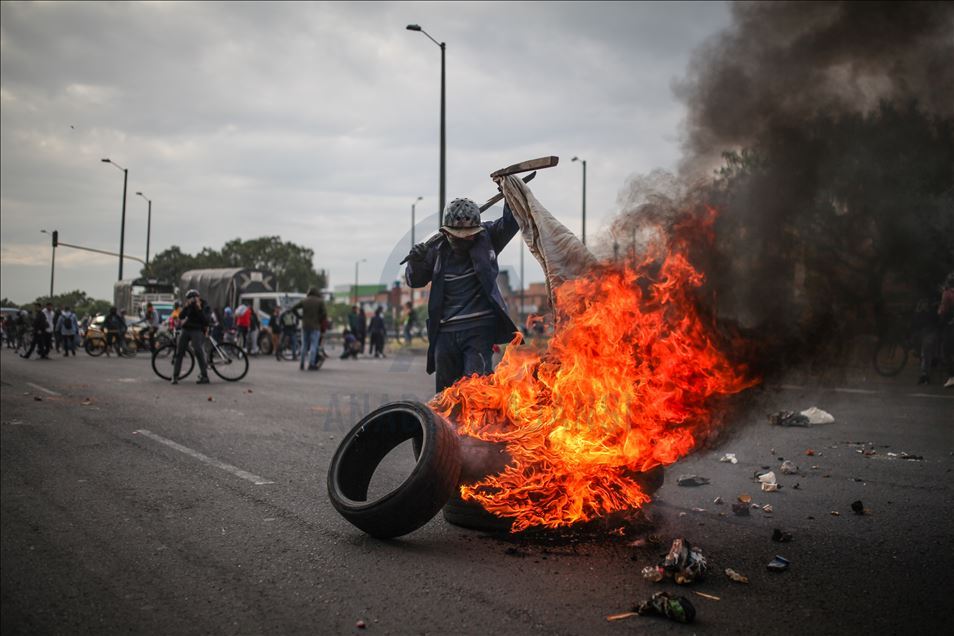 Clashes mark return to protests in Colombia