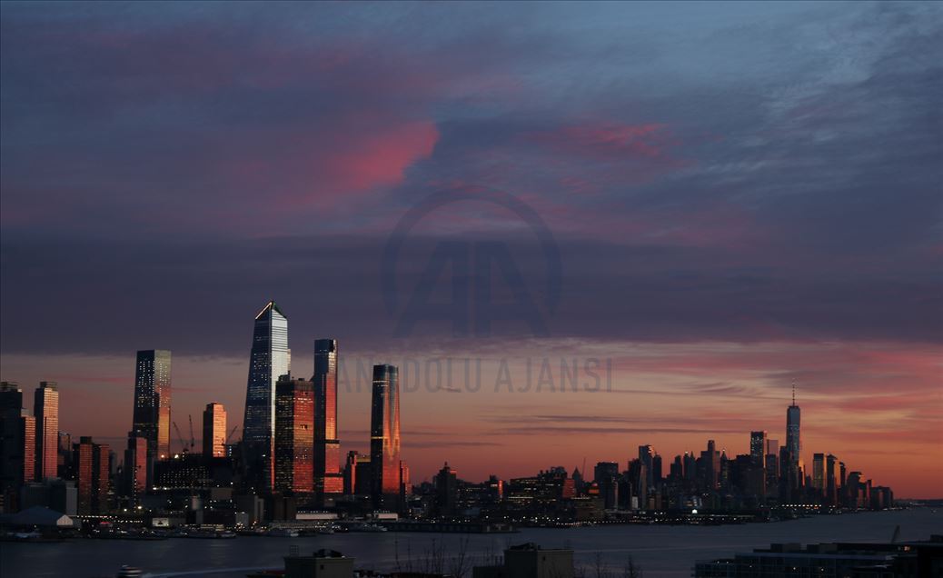 Espectacular puesta de sol ilumina el cielo en Nueva York