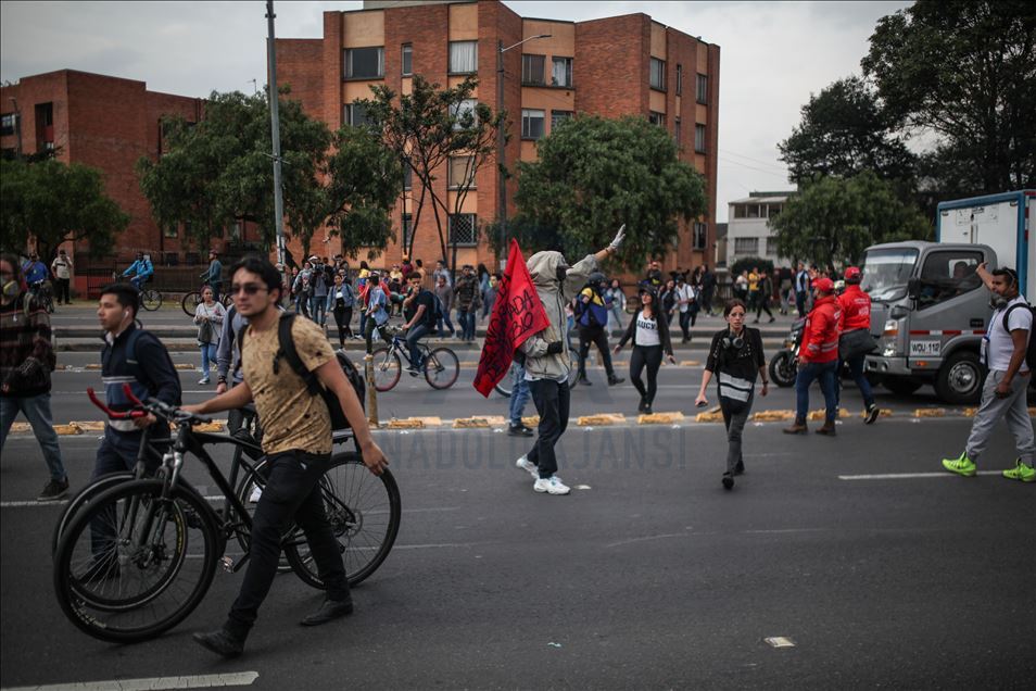 Clashes mark return to protests in Colombia