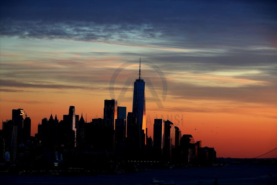 Espectacular puesta de sol ilumina el cielo en Nueva York