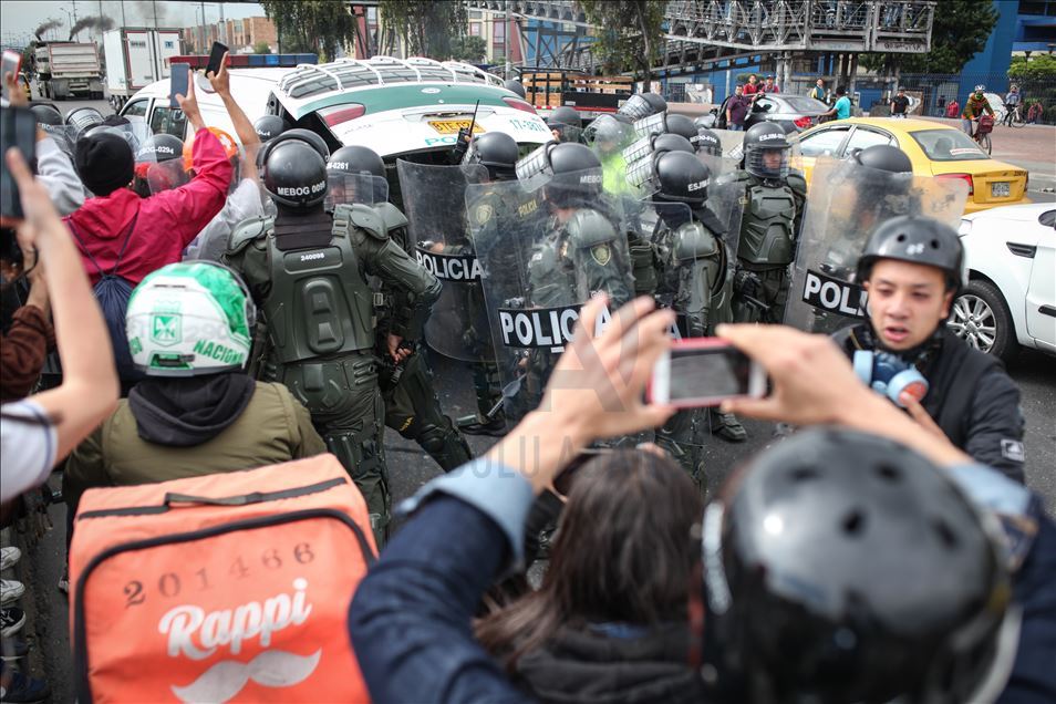 В протестах в Колумбии пострадали 8 человек
