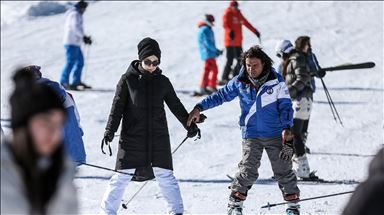 Après 2 heures de formation, ils se lancent sur les pistes skiables d’Uludag (Bursa)
