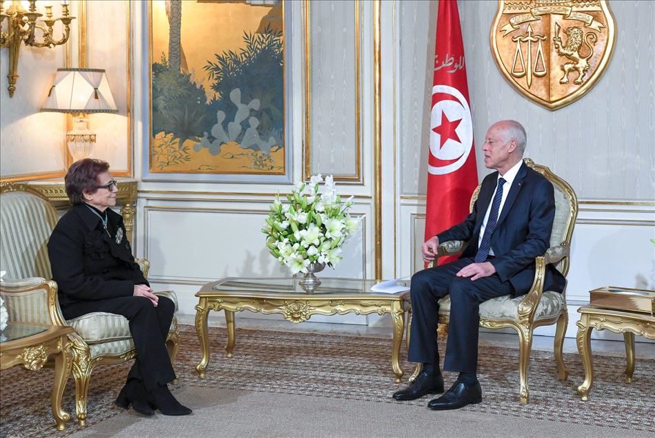 الرئيس التونسي يكرم المناضلة الجزائرية جميلة بوحيرد
