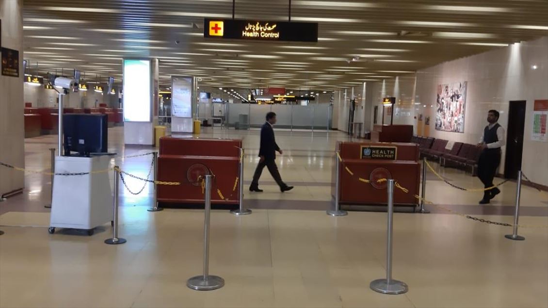 لتفادي "كورونا".. باكستان تفحص الركاب القادمين من الصين