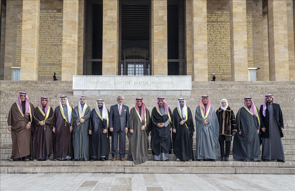 رئيس مجلس الأمة الكويتي يزور ضريح "أتاتورك"
