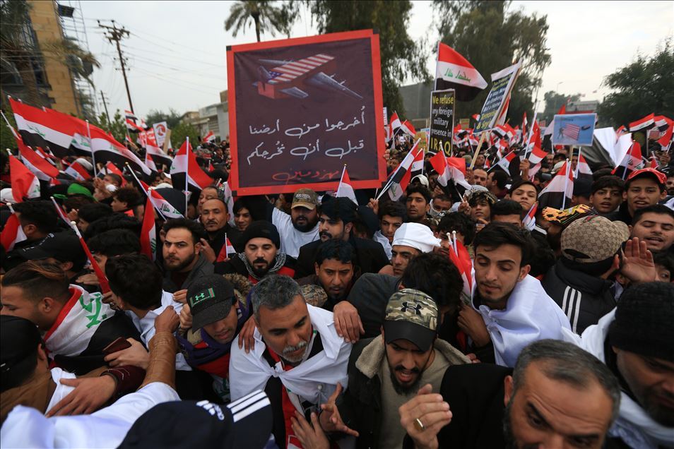 بغداد.. آلاف يتظاهرون ضد الوجود الأمريكي في العراق
