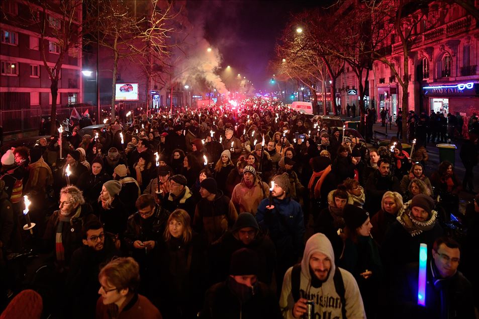 Paris'te protestolar devam ediyor