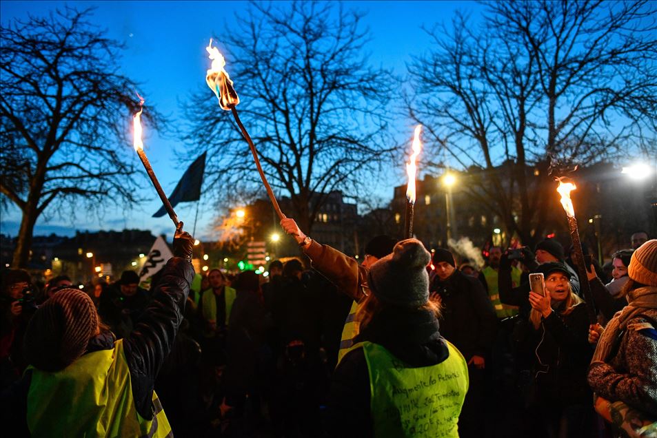 Paris'te protestolar devam ediyor