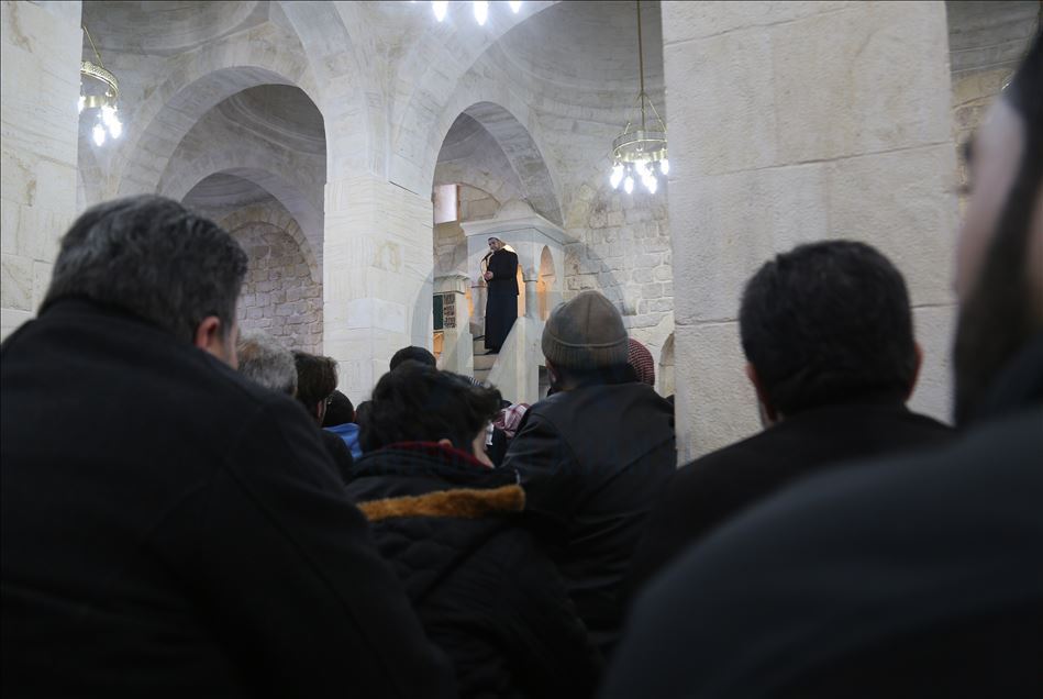 Türkiye'nin restore ettiği Bab Ulu Camisi'nde ilk cuma namazı

