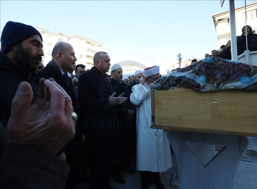 Cumhurbaşkanı Erdoğan, depremde hayatını kaybeden anne ve oğlunun cenaze törenine katıldı
