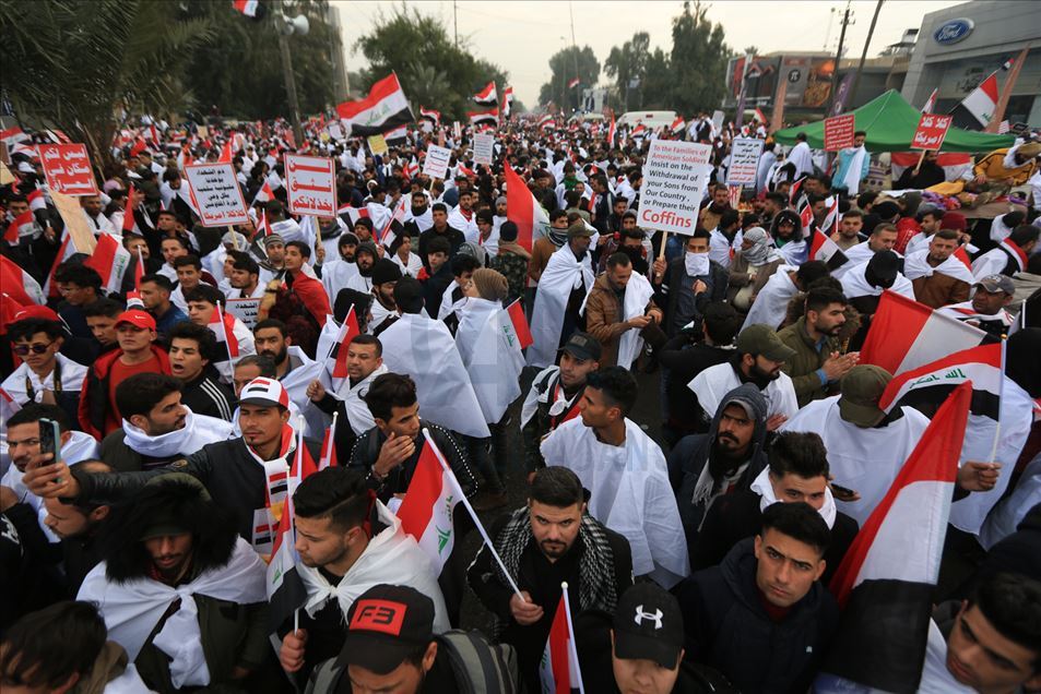 Miles de personas se reúnen para manifestación anti-estadounidense en Irak