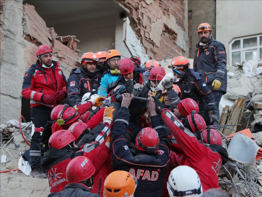 أردوغان يجري جولة تفقدية بمناطق الزلزال في ألازيغ 