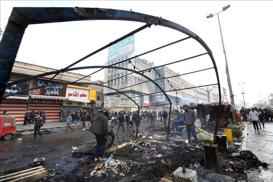 Bağdat'ta göstericilerin çadırları yakıldı
