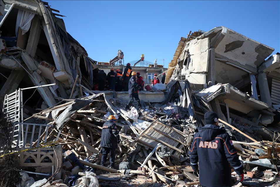 استمرار عمليات البحث والإنقاذ للبحث عن المفقودين بولاية ألازيغ وملاطية جرّاء الزلزال

