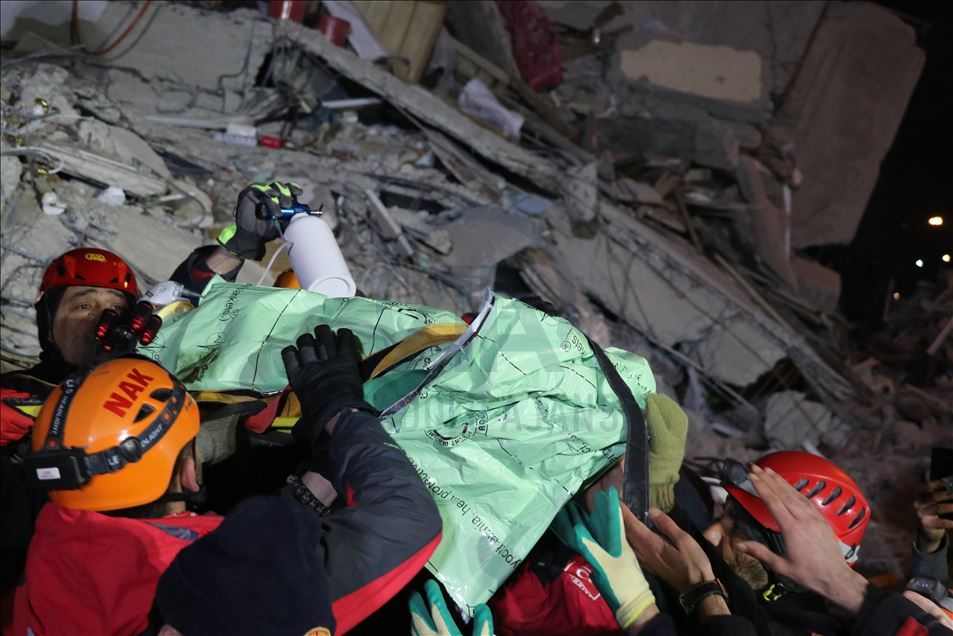 Turska: Dvoipogodišnja djevojčica nakon 24 sata spašena ispod ruševina 