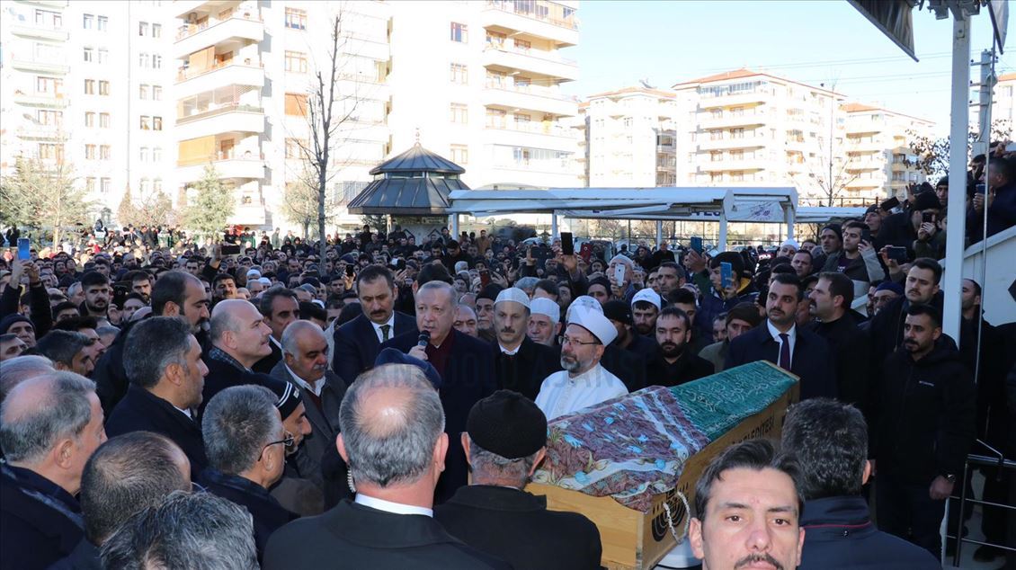 اردوغان  مراسم تشییع جنازه دو تن از قربانیان  زلزله‌ شرکت کرد
