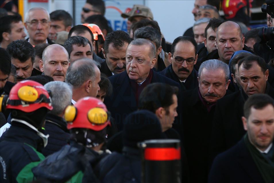 أردوغان يجري جولة تفقدية بمناطق الزلزال في ألازيغ