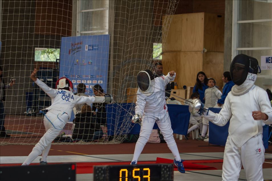 Torneo de esgrima infantil y juvenil intermedio en Colombia