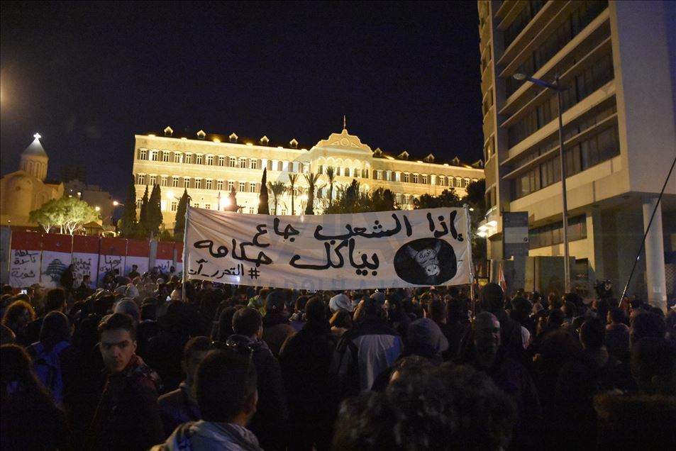 Lübnan'da yeni hükümete karşı gösteri
