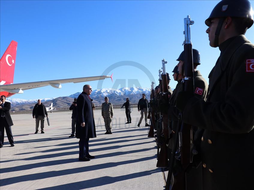 الرئيس أردوغان يصل ولاية ألازيغ للقيام بجولة تفقدية في المناطق التي ضربها الزلزال