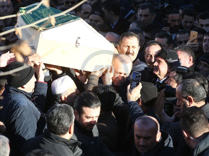 Cumhurbaşkanı Erdoğan, depremde hayatını kaybeden anne ve oğlunun cenaze törenine katıldı