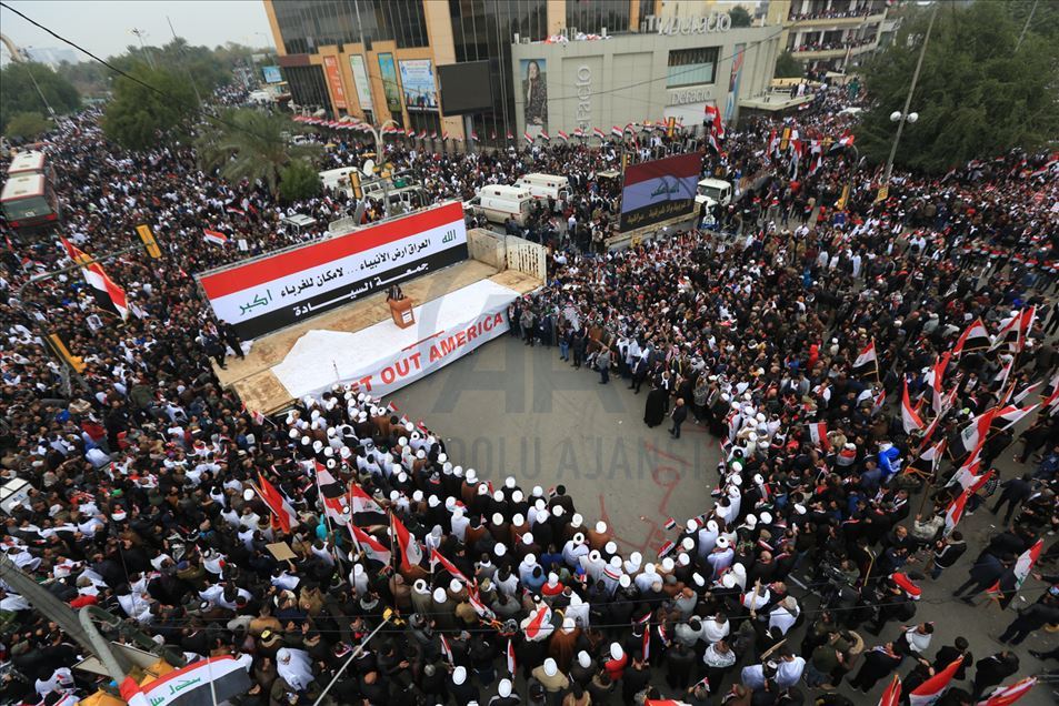 Miles de personas se reúnen para manifestación anti-estadounidense en Irak