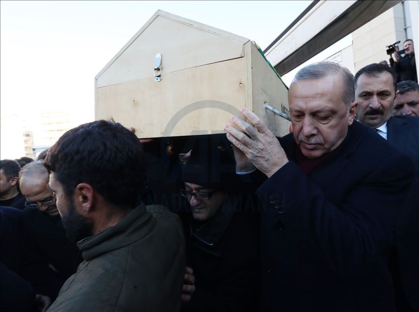 اردوغان مراسم تشییع جنازه دو تن از قربانیان زلزله‌ شرکت کرد
