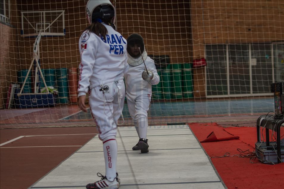 Torneo de esgrima infantil y juvenil intermedio en Colombia
