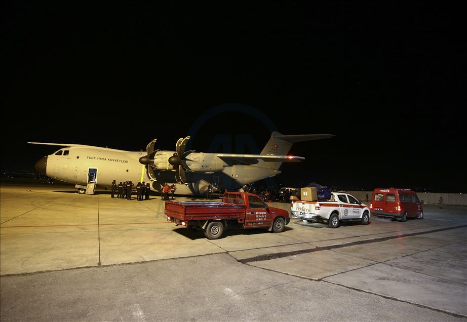 Deprem yardımları askeri kargo uçaklarıyla bölgeye gönderiliyor