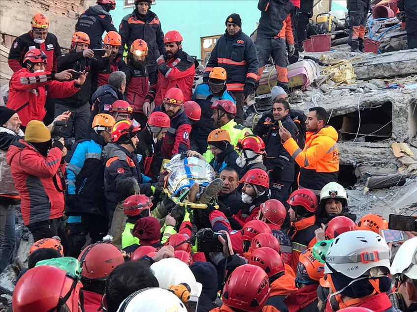 Pas 19 orësh shpëtohet një grua nga rrënojat e tërmetit në Elazığ
