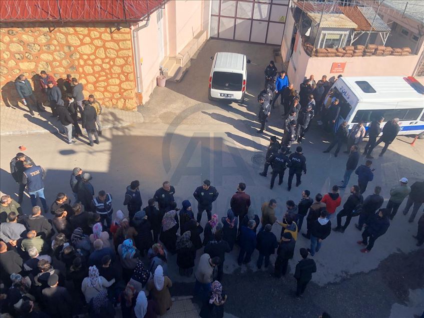 Depremde kısmi çatlaklar oluşan Adıyaman Cezaevindeki hükümlü ve tutuklular naklediliyor