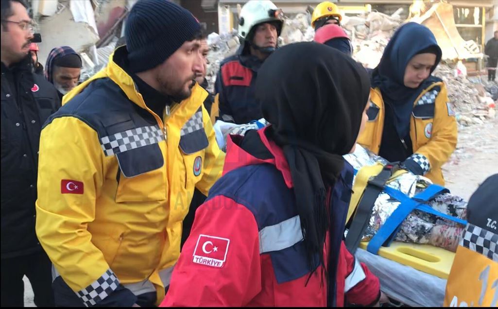 Pas 19 orësh shpëtohet një grua nga rrënojat e tërmetit në Elazığ
