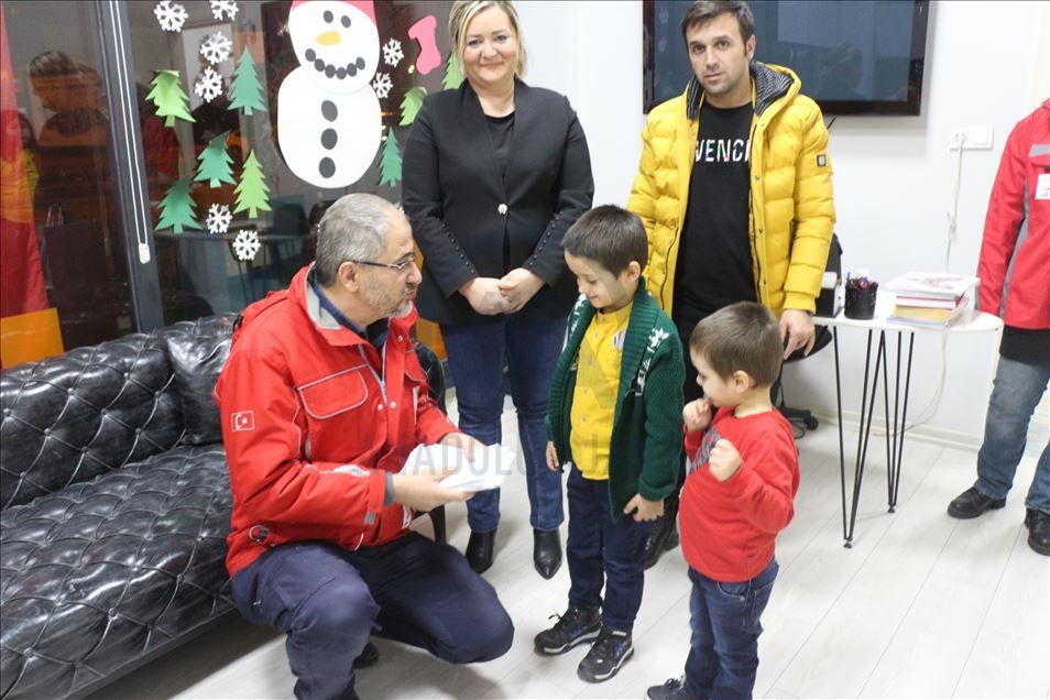 Miniklerin yardım eli Elazığ ve Malatya'daki depremzedelere uzandı